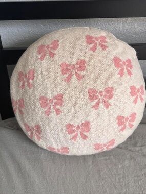 T.J.Maxx Cream and Pink Bow Pattern Round Accent Pillow